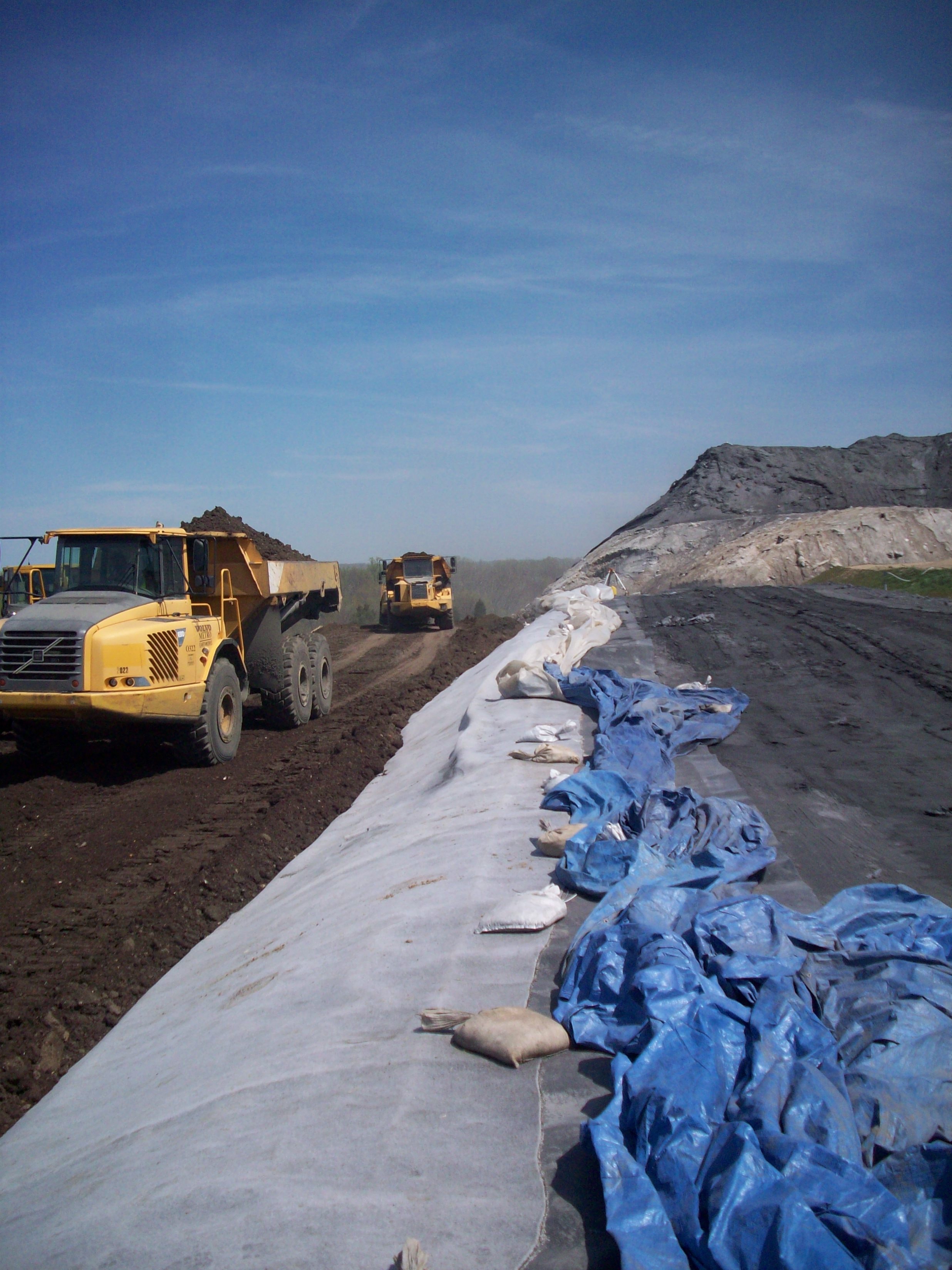 Early-stage eMSE slope construction with geosynthetic reinforcement layers